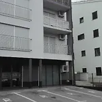 With Free Parking Apartment *