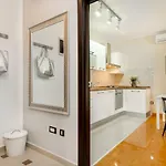 Apartment With Free Parking