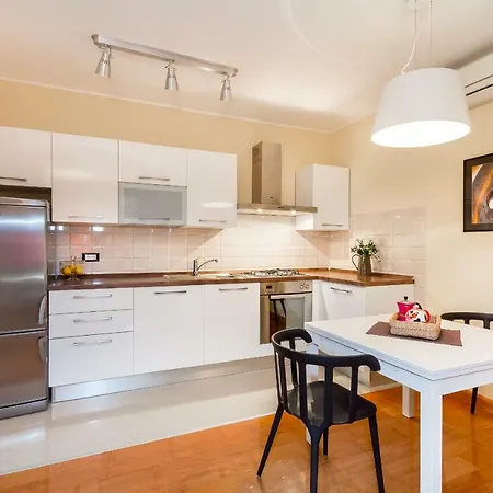 Stylish Apartment *